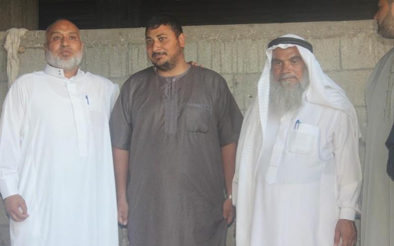 صور: حماس تزور عوائل الشهداء ببيت حانون