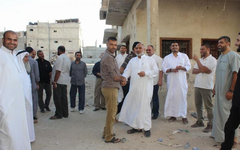 صور: حماس تزور عوائل الشهداء ببيت حانون