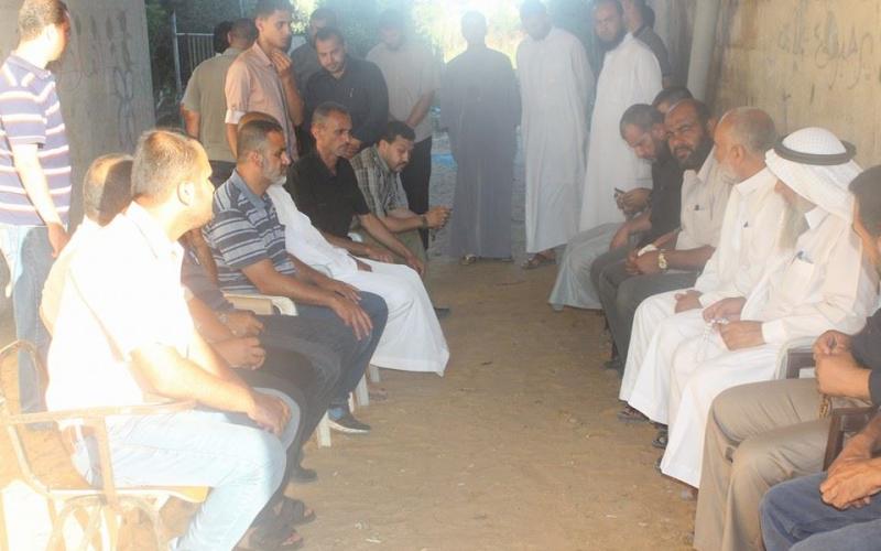 صور: حماس تزور عوائل الشهداء ببيت حانون