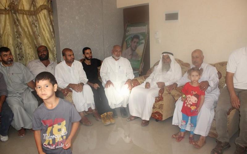 صور: حماس تزور عوائل الشهداء ببيت حانون