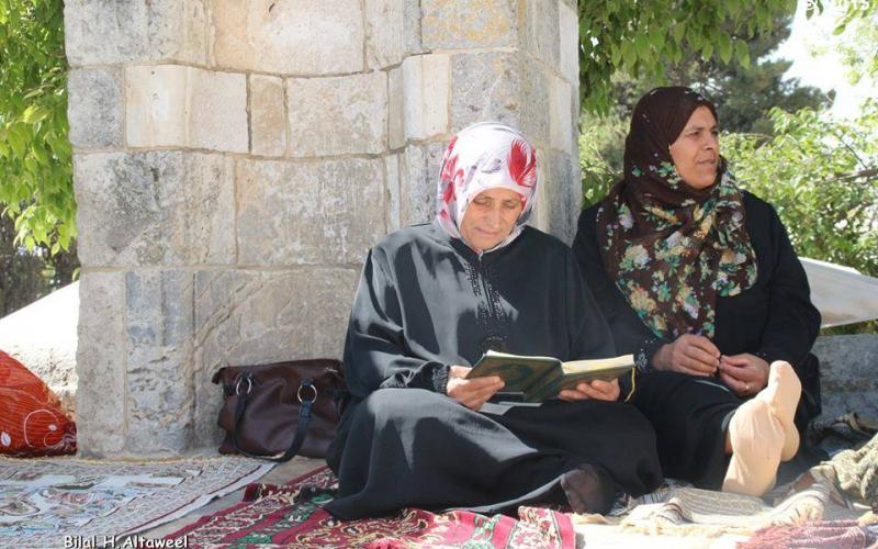 صور: المرابطات يقرأن القرآن في الأقصى