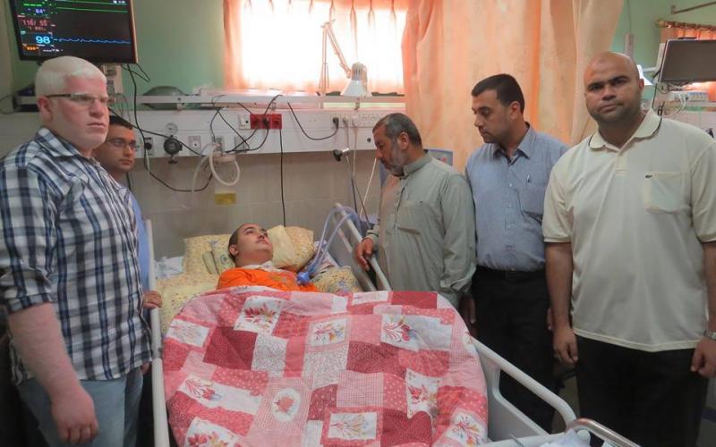 صور: حماس توزع الإفطار في مستشفى الأقصى