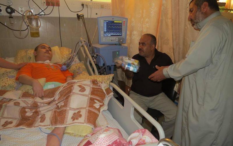 صور: حماس توزع الإفطار في مستشفى الأقصى