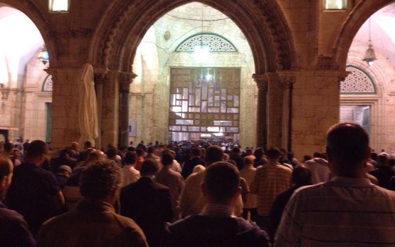 صور: صلاة التراويح من المسجد الأقصى