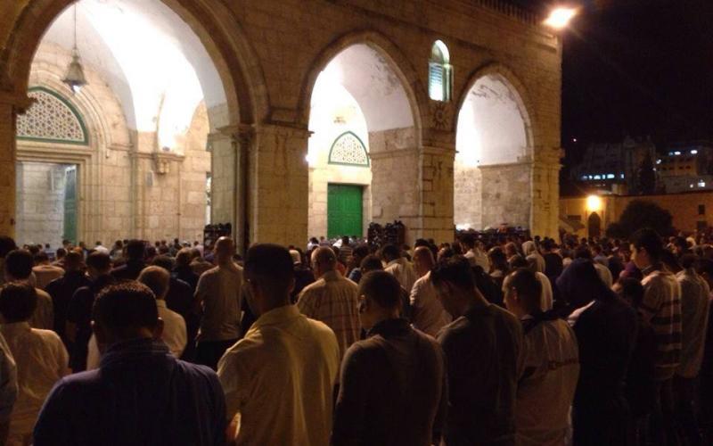 صور: صلاة التراويح من المسجد الأقصى
