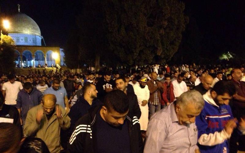 صور: صلاة التراويح من المسجد الأقصى