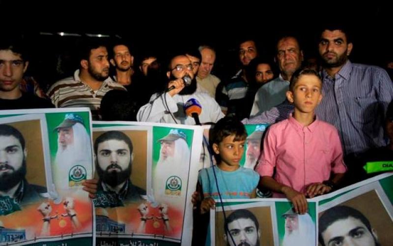 صور: وقفة تضامنية مع الأسير "الهمص" برفح