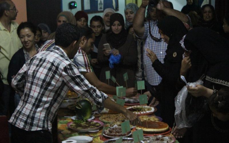 بالصور: أمهات يتنافسن لصنع أشهى طبق حلويات