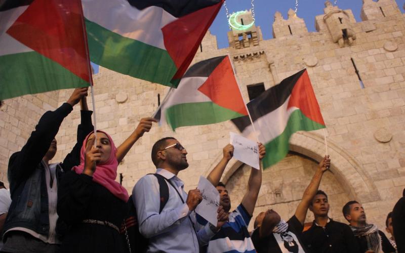 صور: وقفة تضامنية مع الأسير عدنان بالقدس