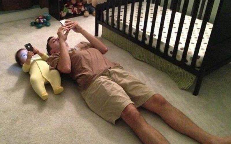 صور: للترفيه.. أبناء يشبهون أبناءهم