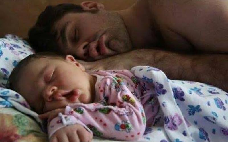 صور: للترفيه.. أبناء يشبهون أبناءهم