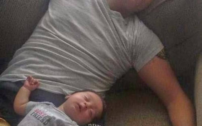 صور: للترفيه.. أبناء يشبهون أبناءهم