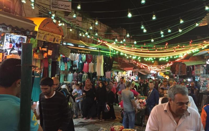 صور: الآلاف يصلون في المسجد الأقصى