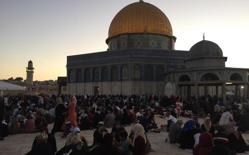 صور: الآلاف يصلون في المسجد الأقصى