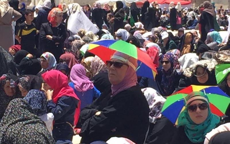 صور: الآلاف يصلون في المسجد الأقصى
