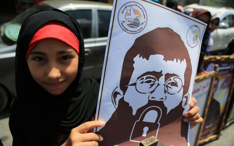 صور: سلسلة بشرية بغزة تضامنًا مع "عدنان"