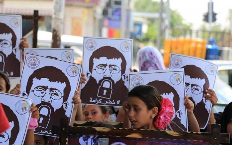 صور: سلسلة بشرية بغزة تضامنًا مع "عدنان"