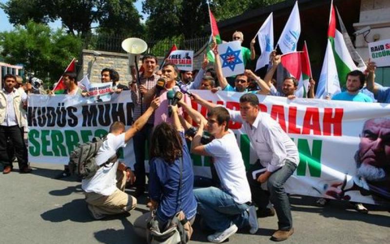 بالصور..اعتصام تركي يطالب بالإفراج عن شيخ الأقصى