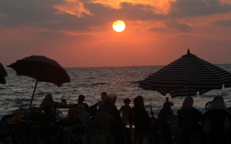 بحر غزة المكان الرئيس للترفيه في الصيف