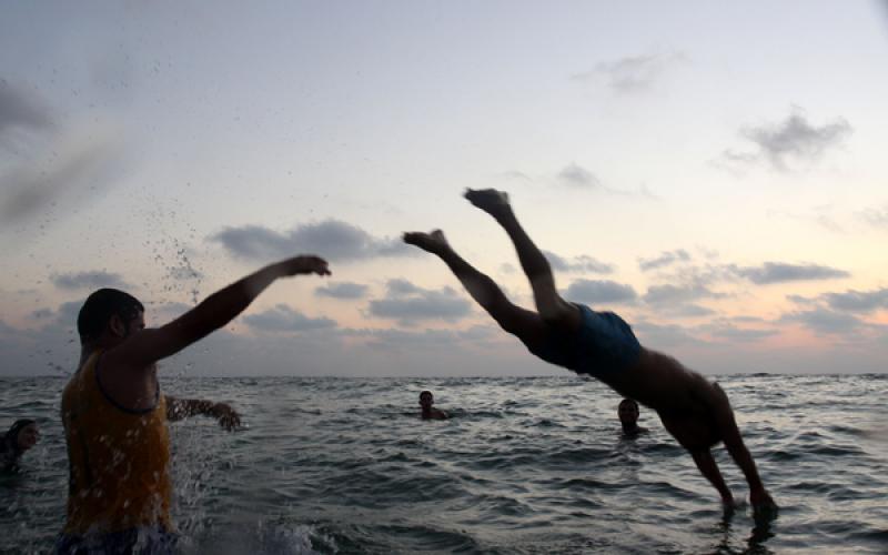 بحر غزة المكان الرئيس للترفيه في الصيف
