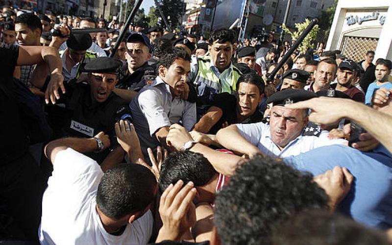 صور .. قمع أجهزة رام الله للمتظاهرين