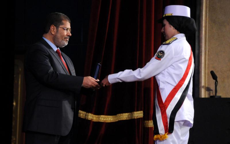 صور.. مرسي يشارك في تخريج دورة للداخلية