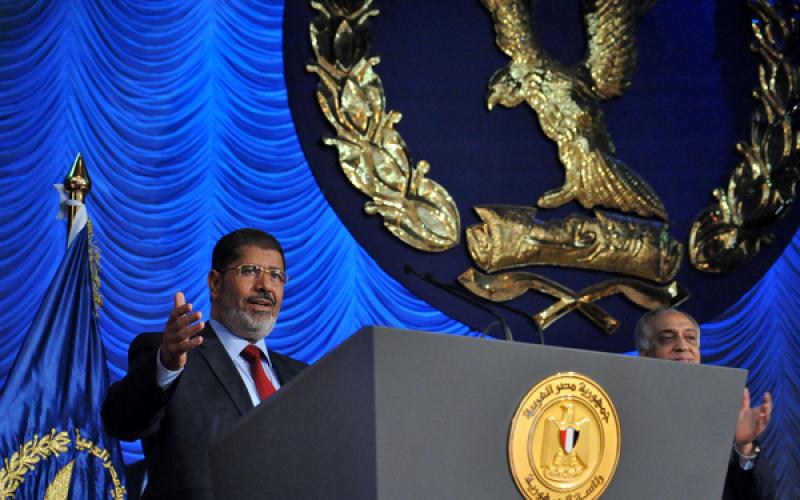 صور.. مرسي يشارك في تخريج دورة للداخلية