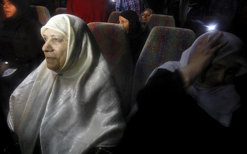 صور.. أهالي أسرى غزة يتوجون لزيارة أبنائهم