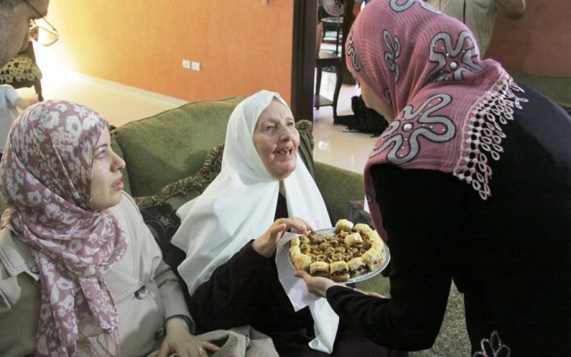 بالصور..حفيدة شمعة تهدي تفوقها لروح جدها ولهنية
