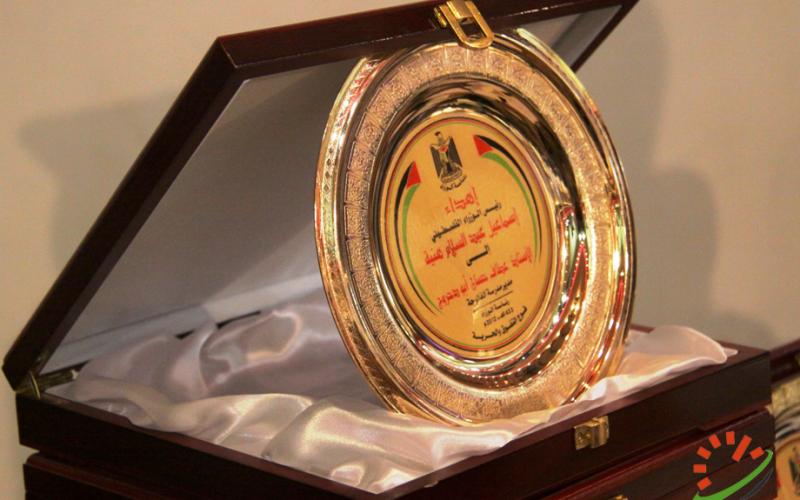 صور.. هنية يكرم أوائل التوجيهي بقطاع غزة