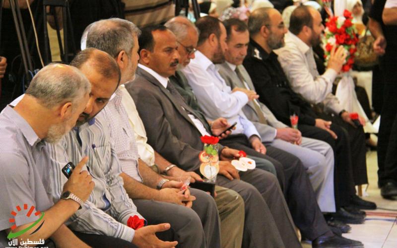 صور.. هنية يكرم أوائل التوجيهي بقطاع غزة