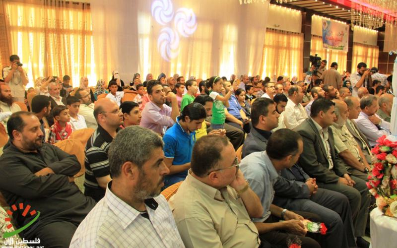 صور.. هنية يكرم أوائل التوجيهي بقطاع غزة