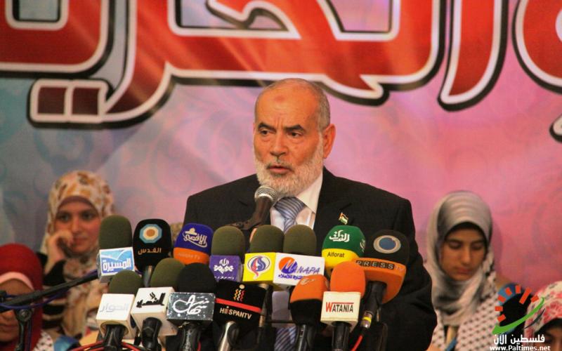 صور.. هنية يكرم أوائل التوجيهي بقطاع غزة