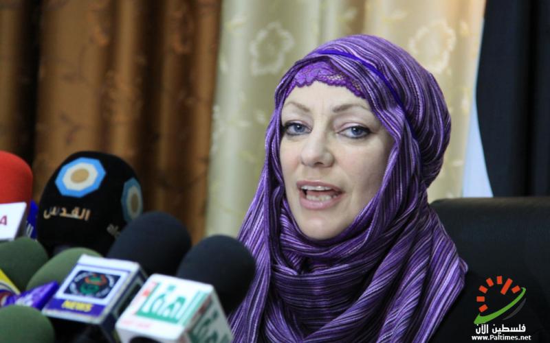 بالصور.. سيدة بريطانية تعلن إسلامها بغزة