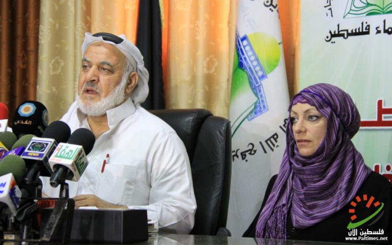 بالصور.. سيدة بريطانية تعلن إسلامها بغزة