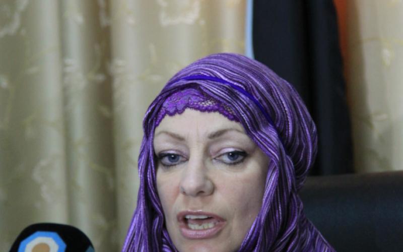 بالصور.. سيدة بريطانية تعلن إسلامها بغزة