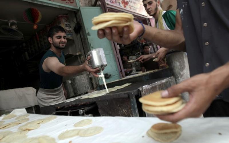 صور.. "قطايف رمضان" فاكهة الصائمين
