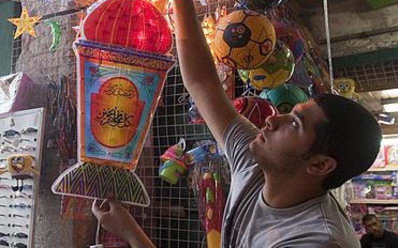 بالصور.. القدس.. نشاط إيماني وترهل اقتصادي