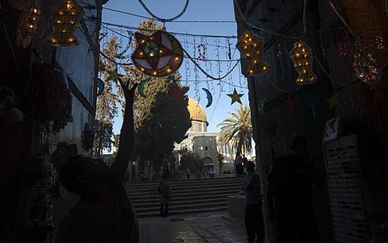 بالصور.. القدس.. نشاط إيماني وترهل اقتصادي
