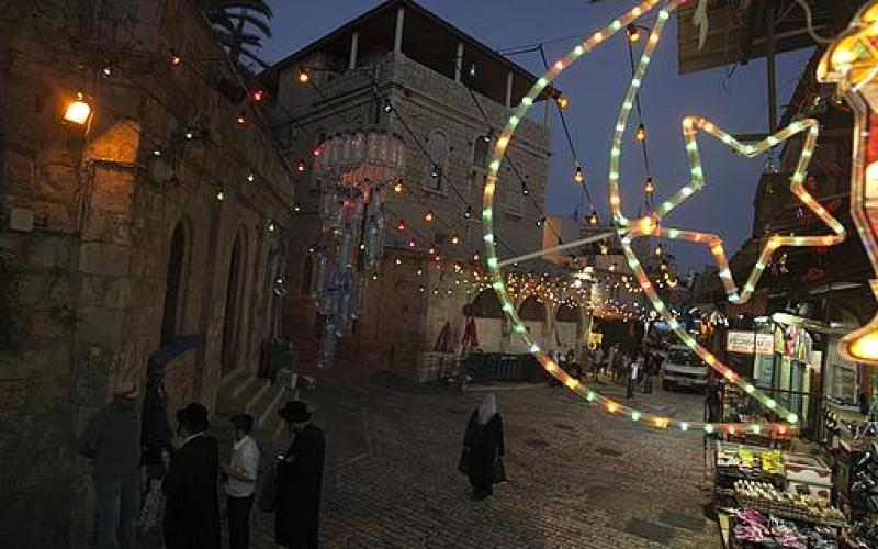 بالصور.. القدس.. نشاط إيماني وترهل اقتصادي