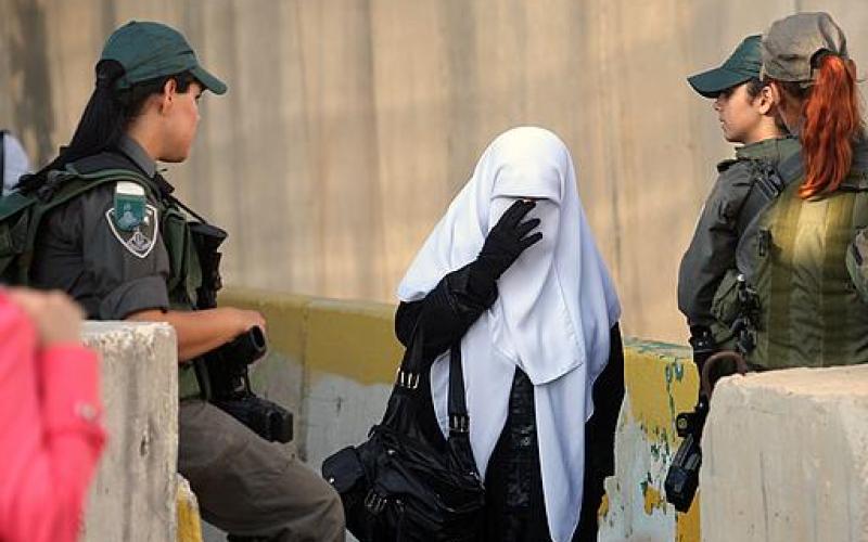 بالصور.. القدس.. نشاط إيماني وترهل اقتصادي