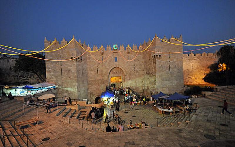 بالصور.. القدس.. نشاط إيماني وترهل اقتصادي