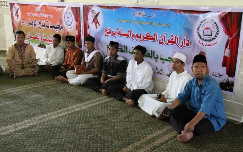 بالصور.. أندونيسيون يحْفظون القرآن بغزة!