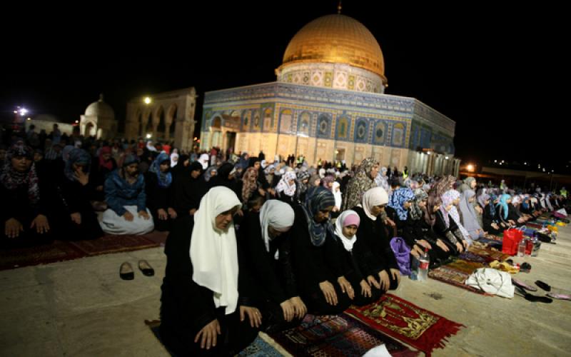 صور.. أجواء إيمانية مميزة داخل الأقصى