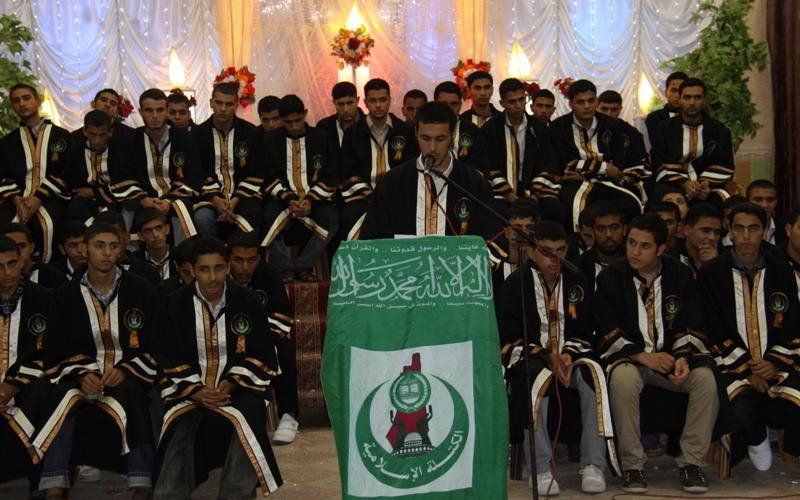 صور .. الكتلة تكرم متفوقي الثانوية برفح