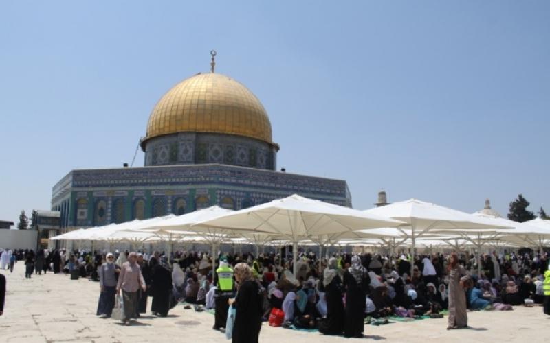 صور .. 250 ألف مصلٍ أدوا الجمعة في الأقصى