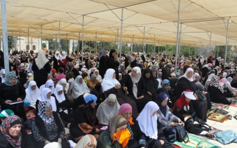 صور .. 250 ألف مصلٍ أدوا الجمعة في الأقصى