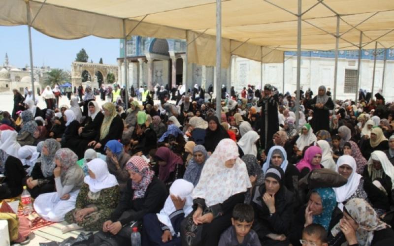 صور .. 250 ألف مصلٍ أدوا الجمعة في الأقصى