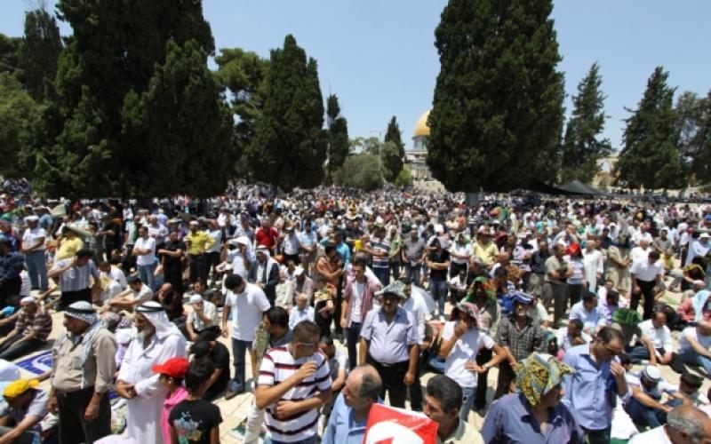 صور .. 250 ألف مصلٍ أدوا الجمعة في الأقصى