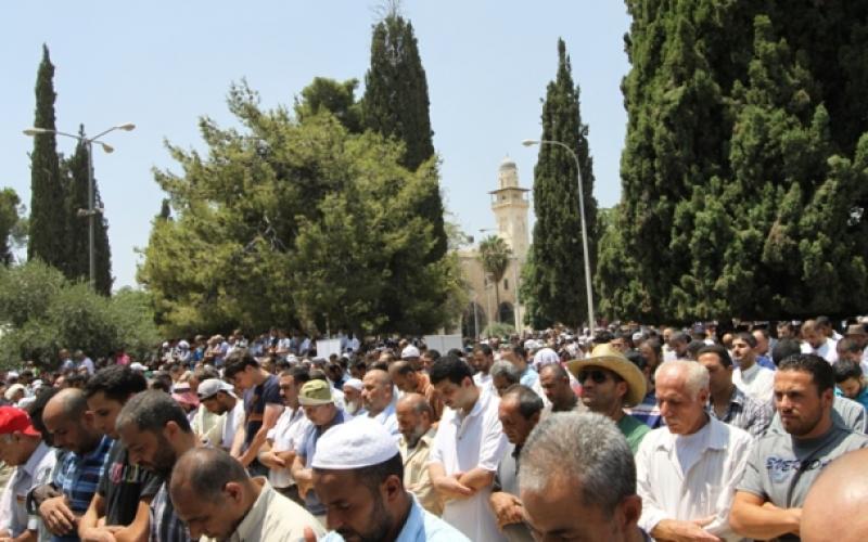 صور .. 250 ألف مصلٍ أدوا الجمعة في الأقصى